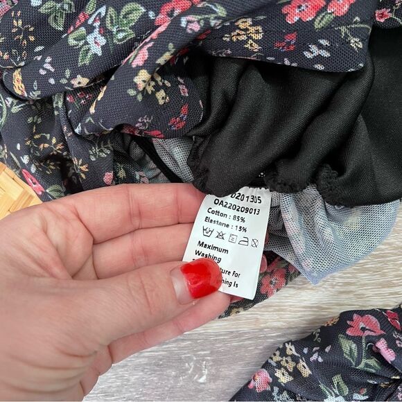 Nwt commense floral‎ print ruched Long sleeve top - Picture 3 of 4